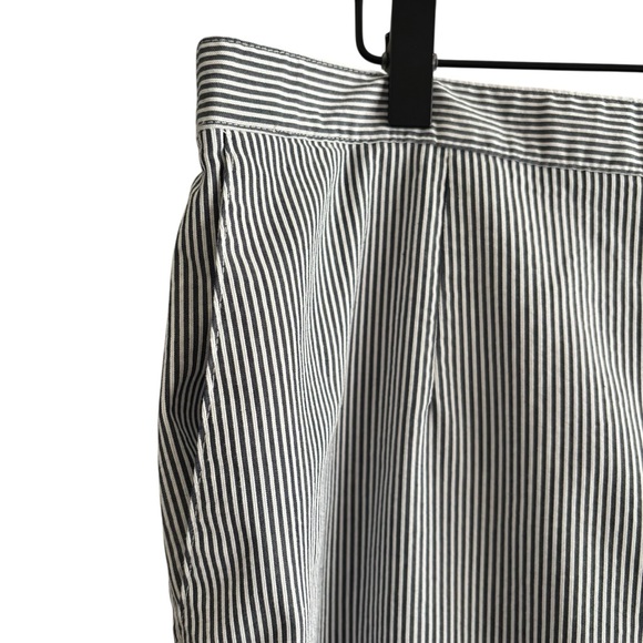 Alfred Dunner Seersucker Striped Pull On Pants 16W Gray White Cropped Coastal - Picture 4 of 13